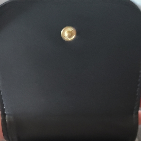 PARK AVE COLLECTION PHONE CROSSBODY BAG BLACK MULTI SECTIONAL DETACHABLE STRAP - Picture 9 of 12